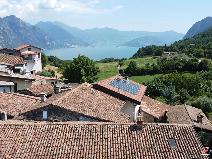 Immagine 1 di Casa semindipendente in vendita  41 a Solto Collina