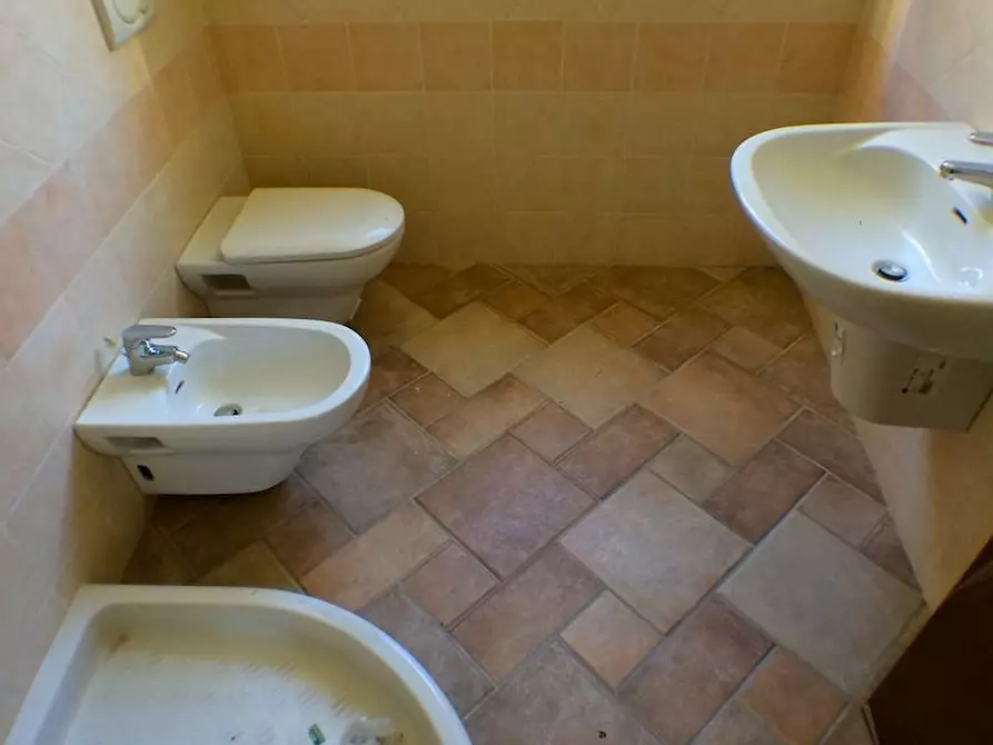 Immagine 10 di Casa semindipendente in vendita  a Castel Di Casio