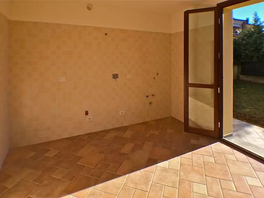 Immagine 9 di Casa semindipendente in vendita  a Castel Di Casio