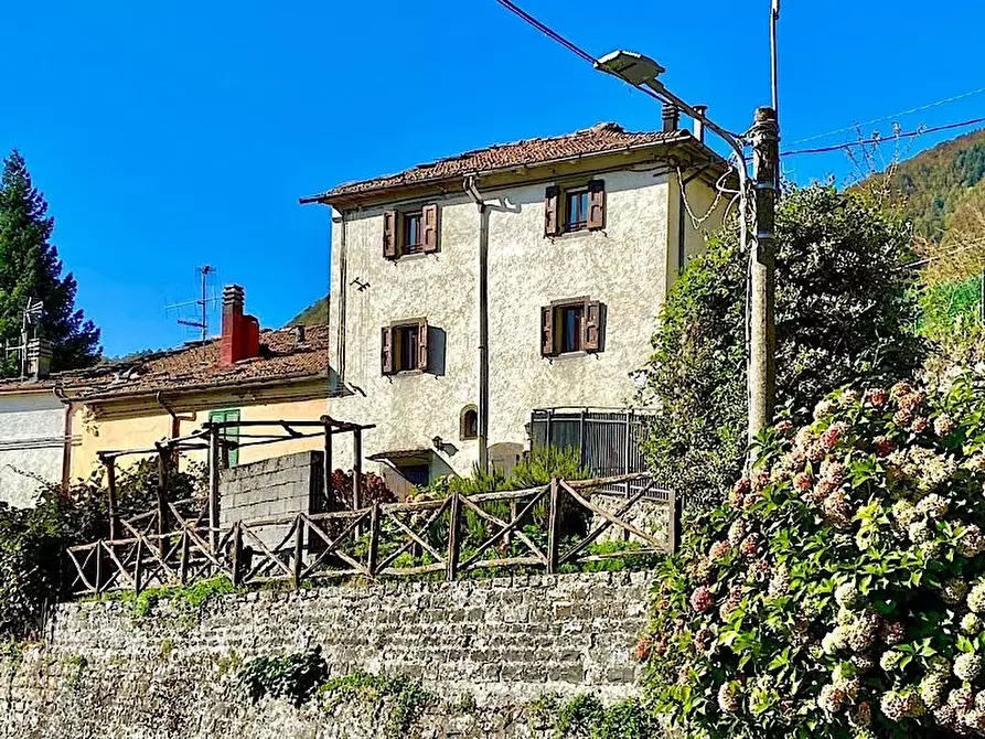 Immagine 1 di Casa semindipendente in vendita  a Alto Reno Terme