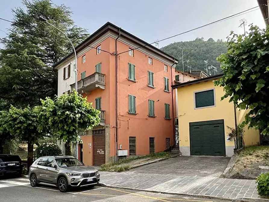 Immagine 1 di Casa semindipendente in vendita  a Lizzano In Belvedere