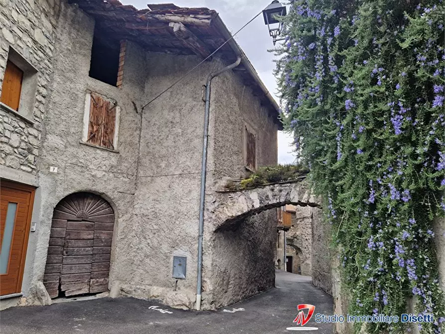 Immagine 1 di Casa semindipendente in vendita  a Cerveno