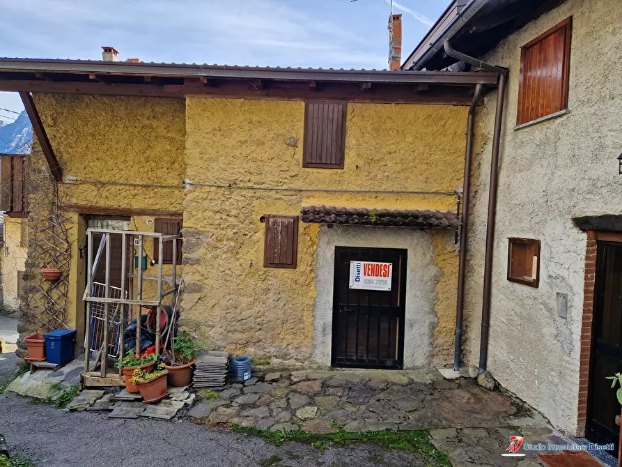 Immagine 1 di Casa semindipendente in vendita  a Malonno