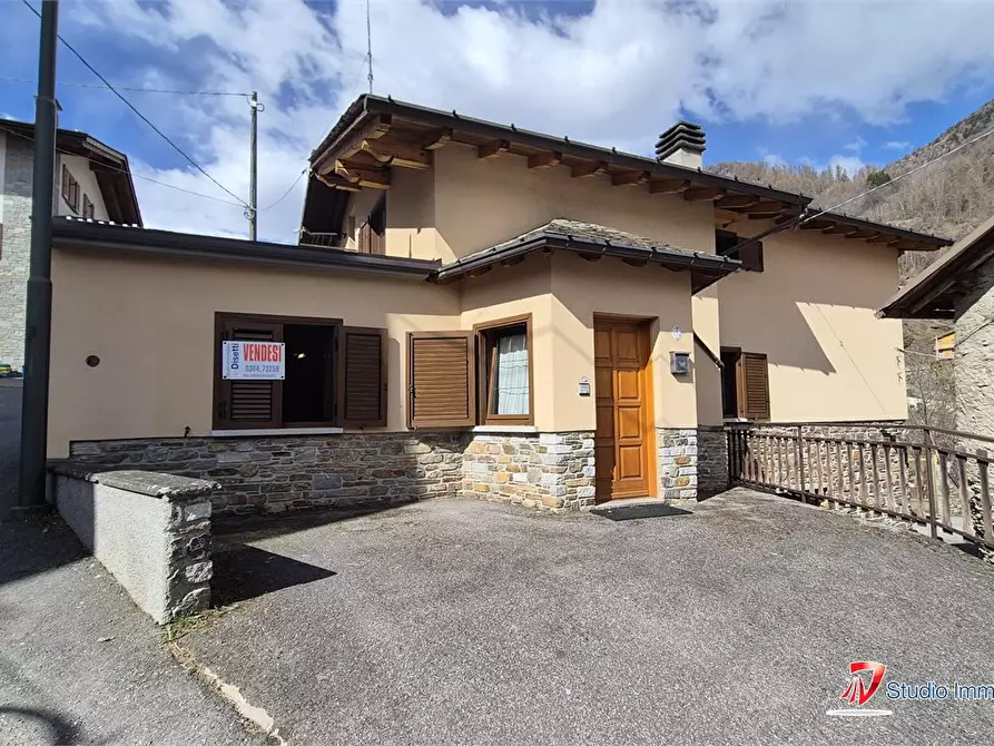 Immagine 3 di Casa semindipendente in vendita  a Edolo