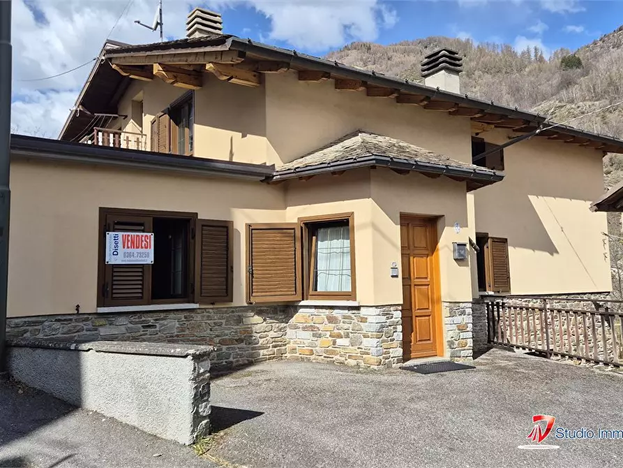 Immagine 1 di Casa semindipendente in vendita  a Edolo