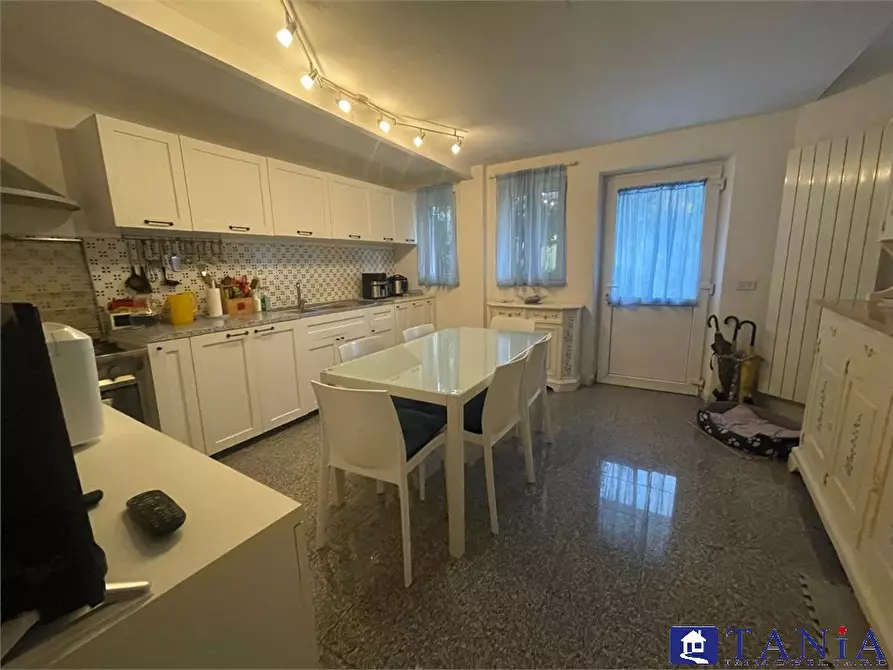 Immagine 7 di Casa semindipendente in vendita  a Ortonovo