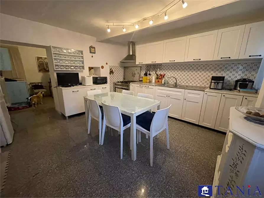 Immagine 5 di Casa semindipendente in vendita  a Ortonovo