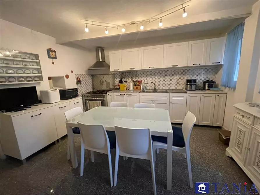 Immagine 6 di Casa semindipendente in vendita  a Ortonovo