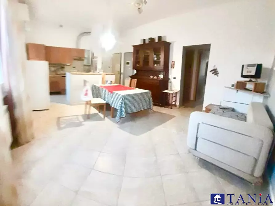 Immagine 1 di Casa semindipendente in vendita  a Ortonovo