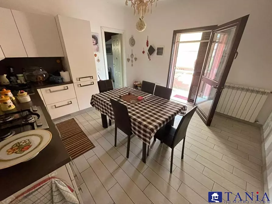 Immagine 1 di Casa semindipendente in vendita  a Carrara