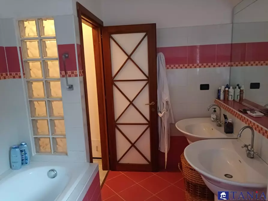 Immagine 3 di Casa semindipendente in vendita  2 a Carrara
