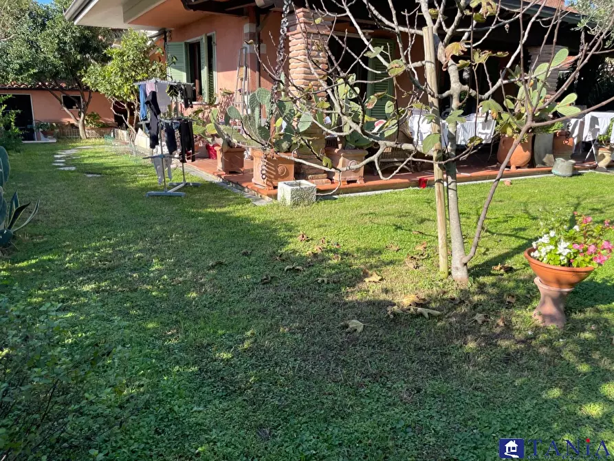 Immagine 4 di Casa semindipendente in vendita  a Carrara