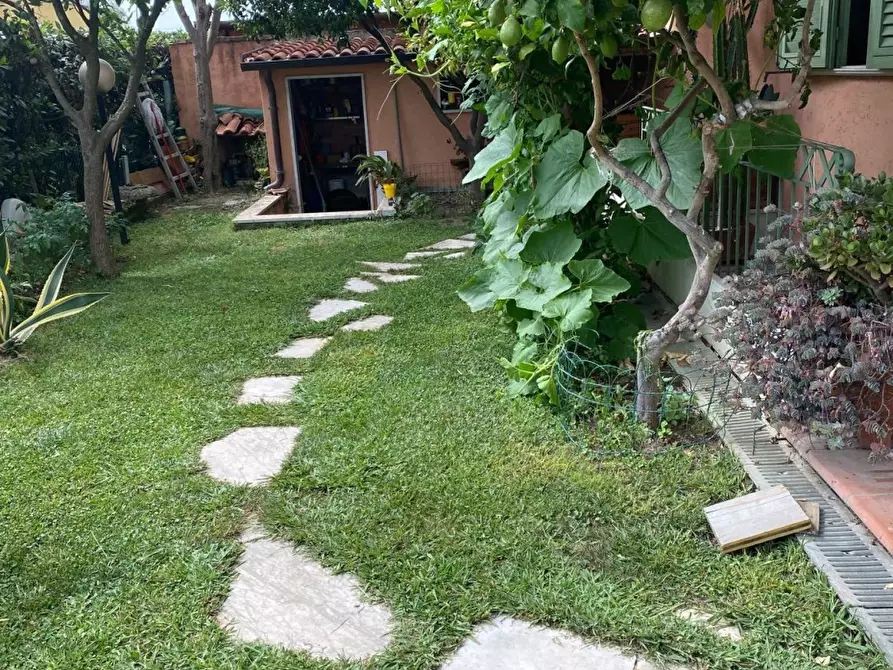 Immagine 7 di Casa semindipendente in vendita  a Carrara