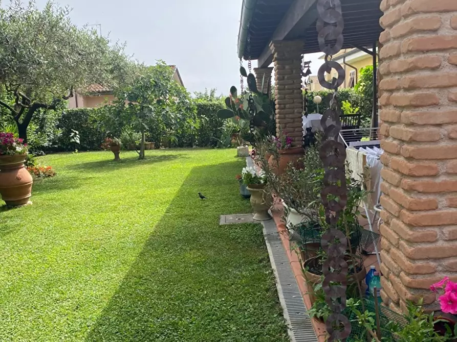 Immagine 2 di Casa semindipendente in vendita  a Carrara