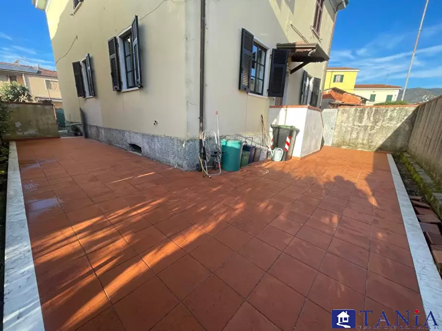 Immagine 1 di Casa semindipendente in vendita  90 a Carrara
