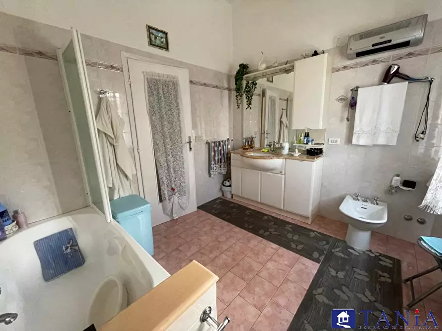 Immagine 5 di Casa semindipendente in vendita  23 a Carrara