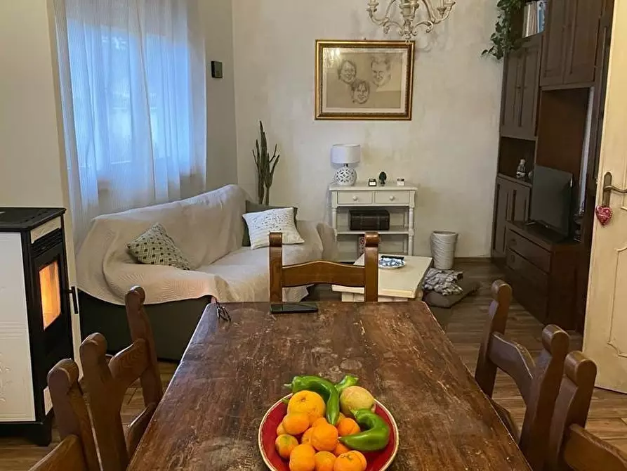 Immagine 1 di Casa semindipendente in vendita  90 a Carrara