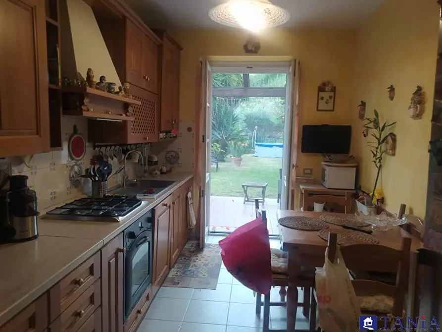 Immagine 10 di Casa semindipendente in vendita  234 a Carrara