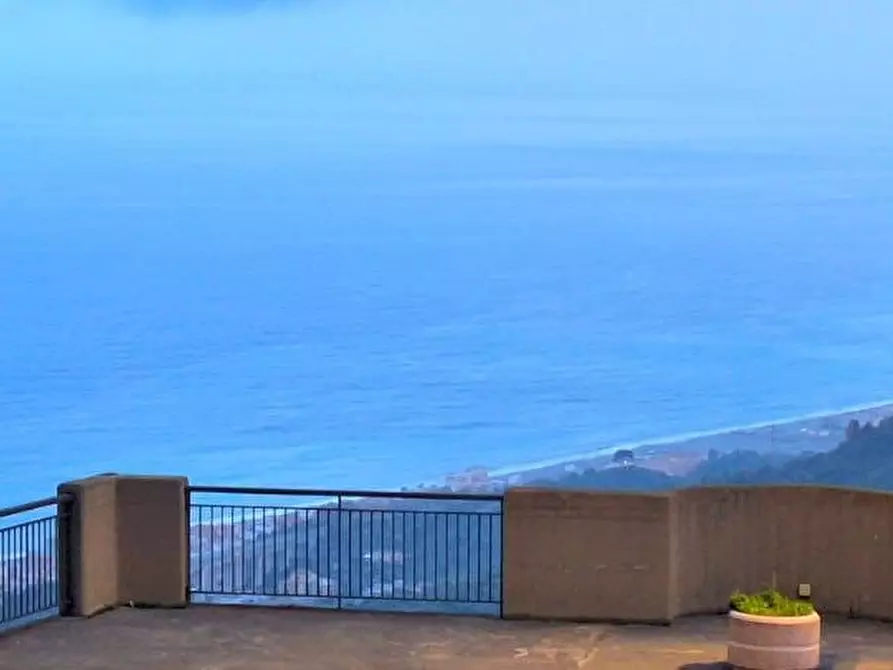 Immagine 1 di Casa semindipendente in vendita  a Messina