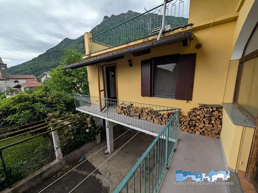 Immagine 2 di Casa semindipendente in vendita  a Quassolo