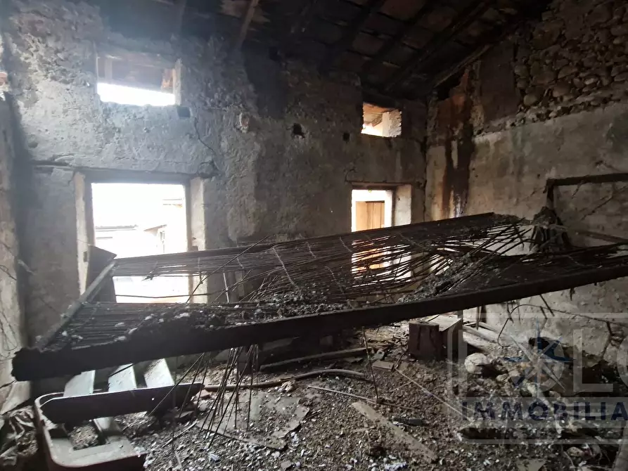 Immagine 10 di Palazzo in vendita  a Pescantina