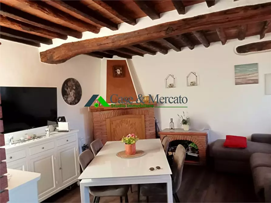 Immagine 3 di Casa semindipendente in vendita  a Lucca