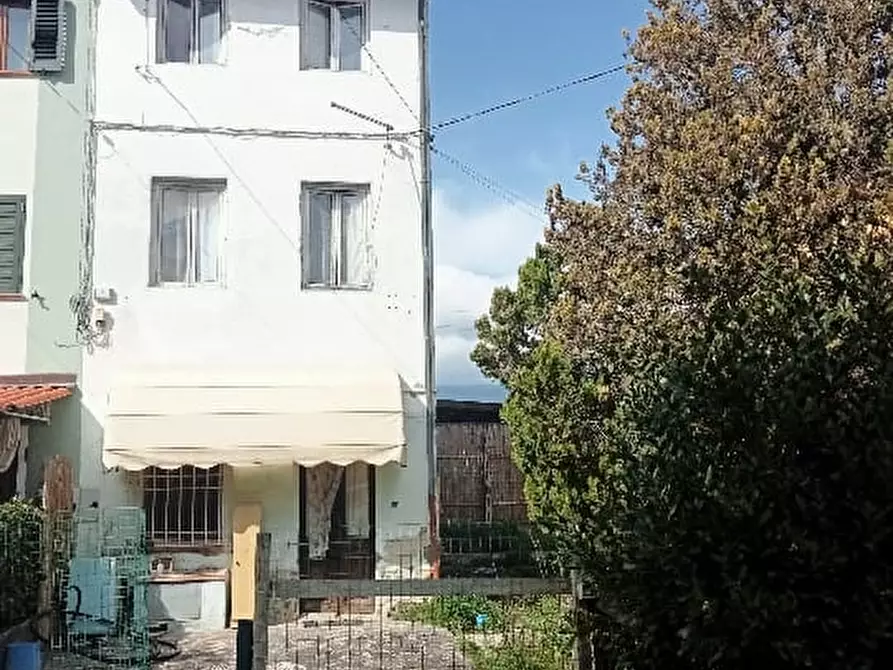 Immagine 1 di Casa semindipendente in vendita  a Porcari