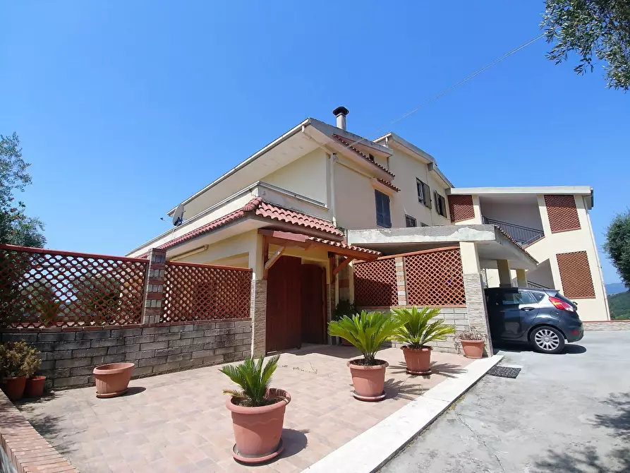 Immagine 2 di Palazzo in vendita  1308 a Santi Cosma E Damiano