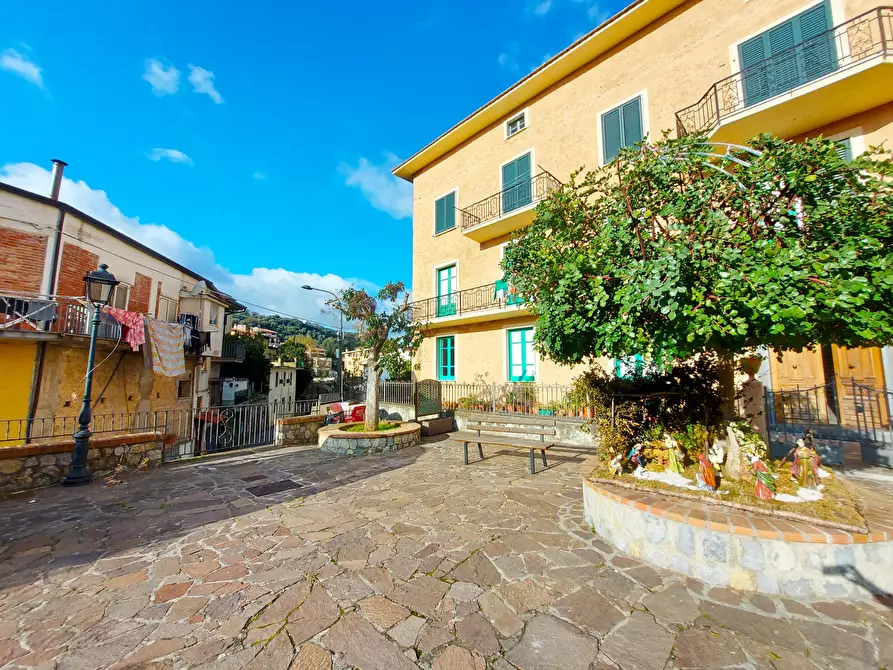 Immagine 2 di Palazzo in vendita  2 a Camerota