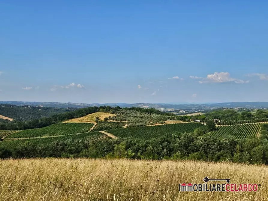 Immagine 2 di Terreno in vendita  a Colle Di Val D'elsa
