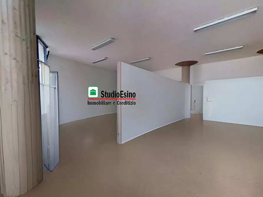 Immagine 6 di Negozio in vendita  a Monsampolo Del Tronto