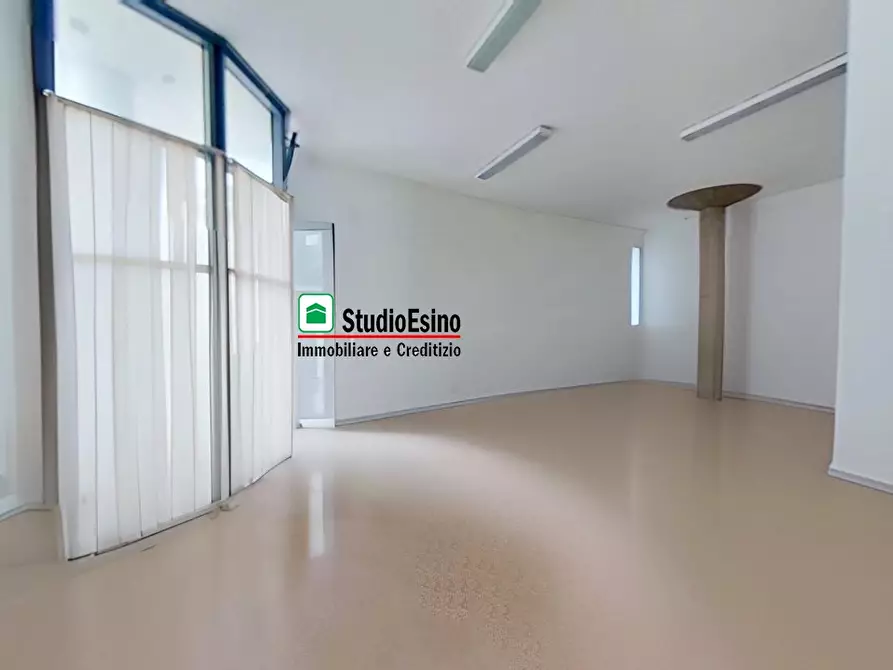 Immagine 7 di Negozio in vendita  a Monsampolo Del Tronto