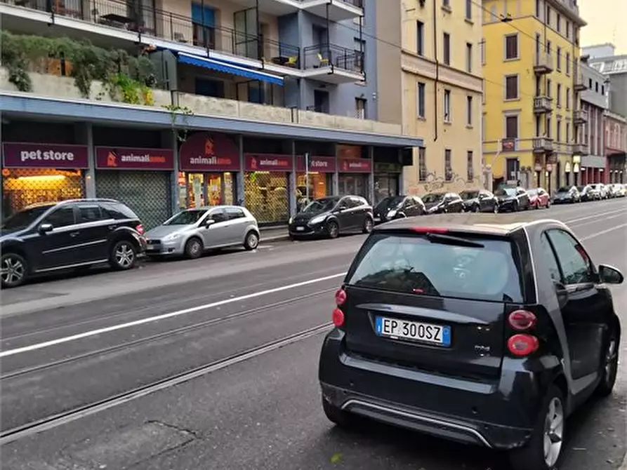 Immagine 2 di Negozio in vendita  a Milano
