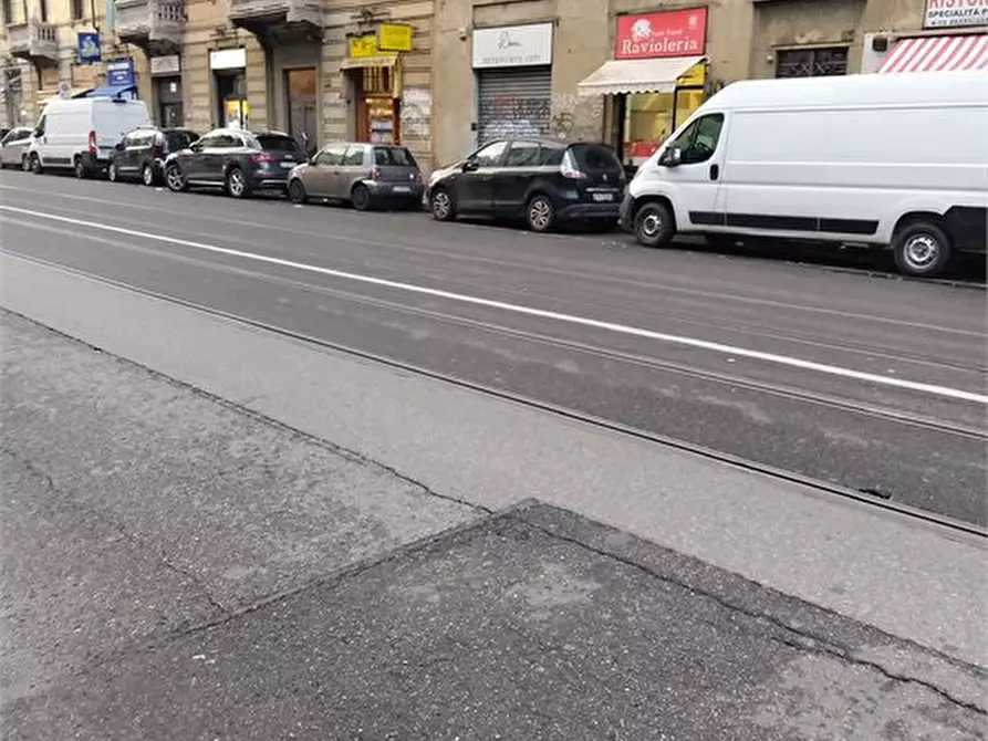 Immagine 3 di Negozio in vendita  a Milano