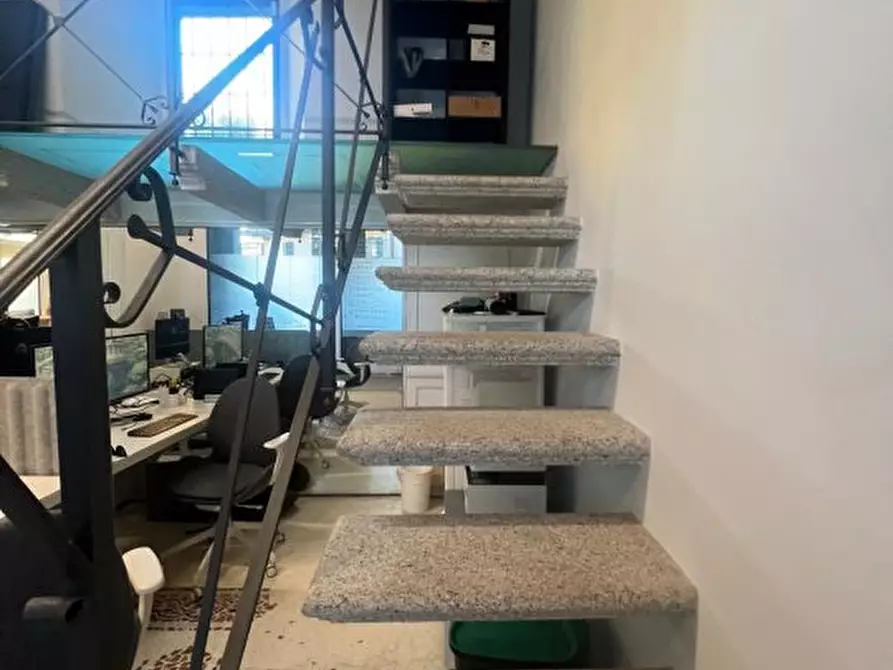 Immagine 8 di Ufficio in vendita  10 a Carate Brianza