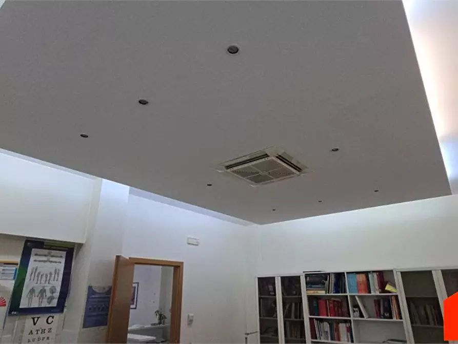 Immagine 5 di Ufficio in vendita  a Alcamo