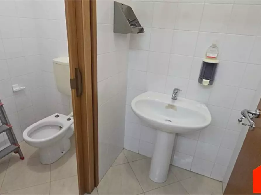 Immagine 8 di Ufficio in vendita  a Alcamo