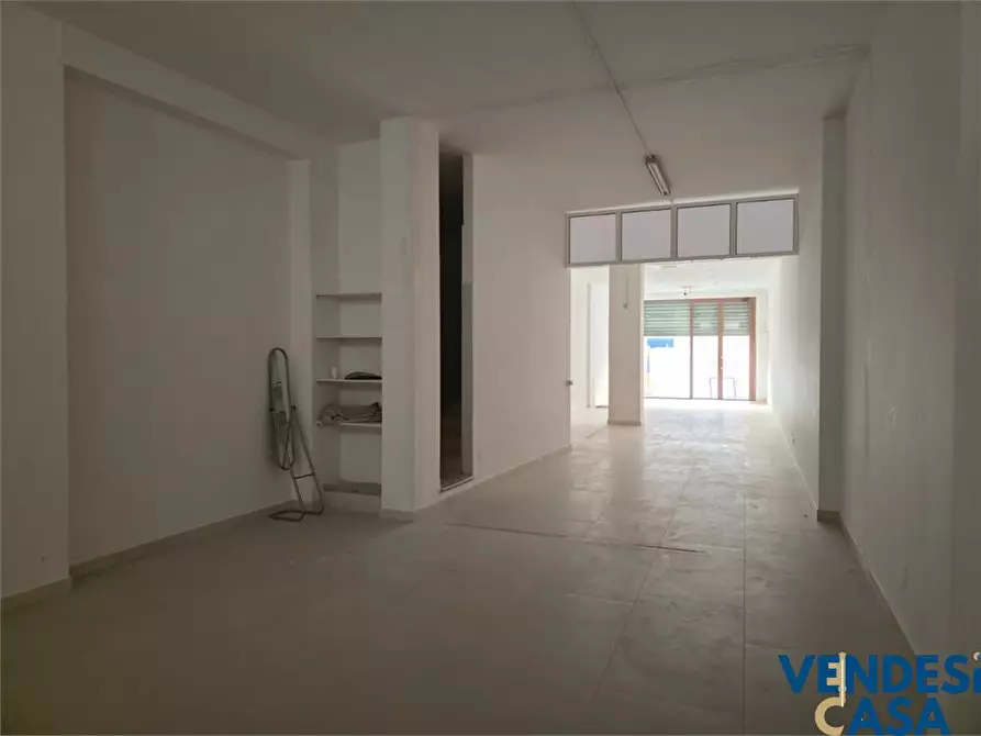 Immagine 3 di Negozio in vendita  180 a Adelfia