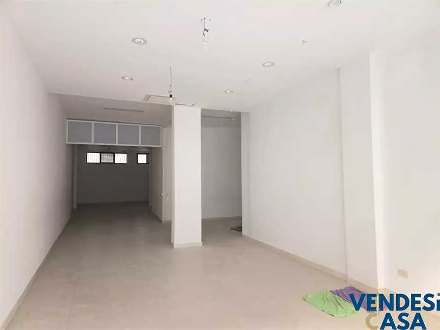 Immagine 7 di Negozio in vendita  180 a Adelfia