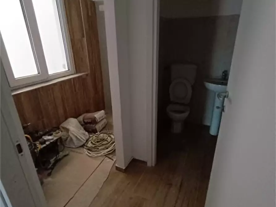 Immagine 6 di Ufficio in vendita  a Rosignano Marittimo