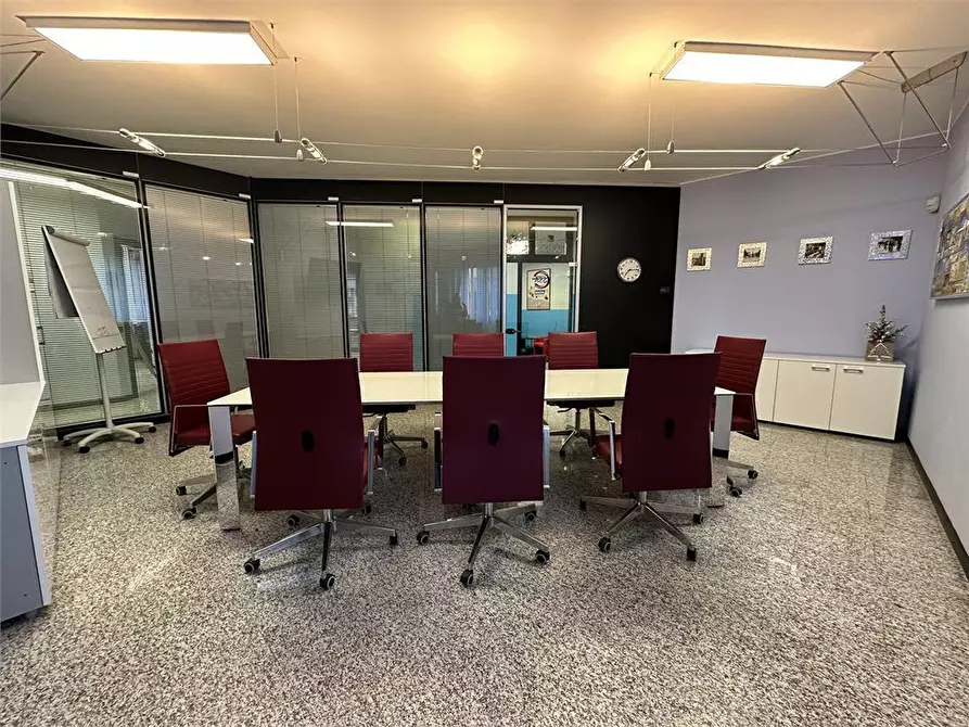 Immagine 7 di Ufficio in vendita  a Parabiago