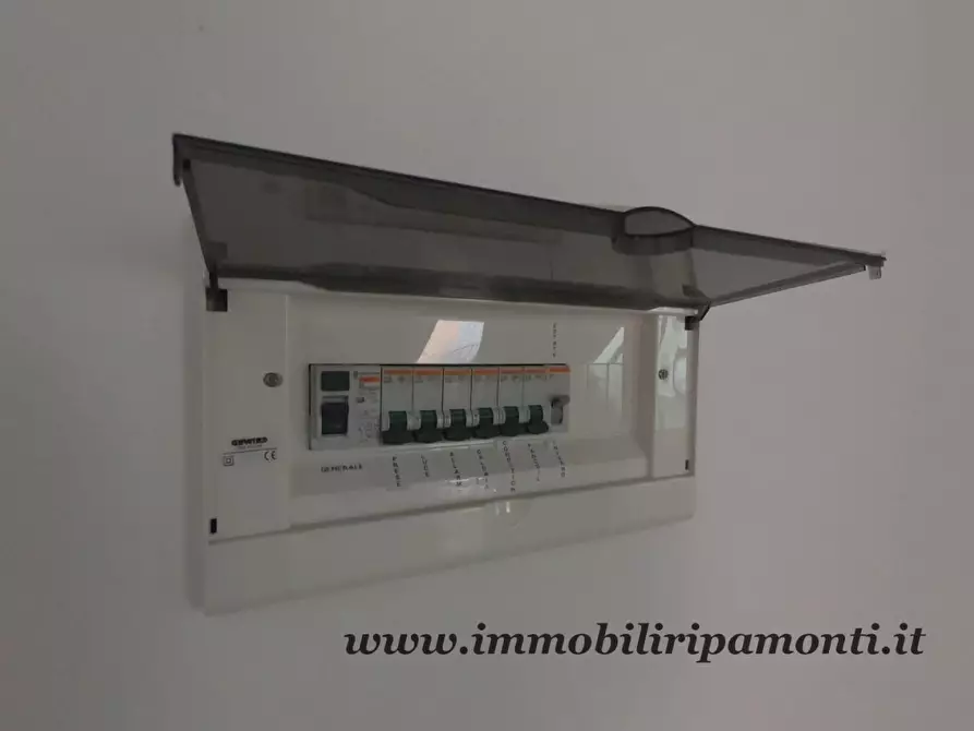 Immagine 10 di Ufficio in vendita  3 a Lecco