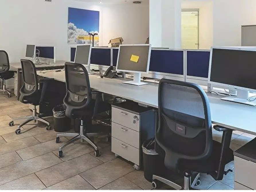 Immagine 4 di Ufficio in vendita  a Milano