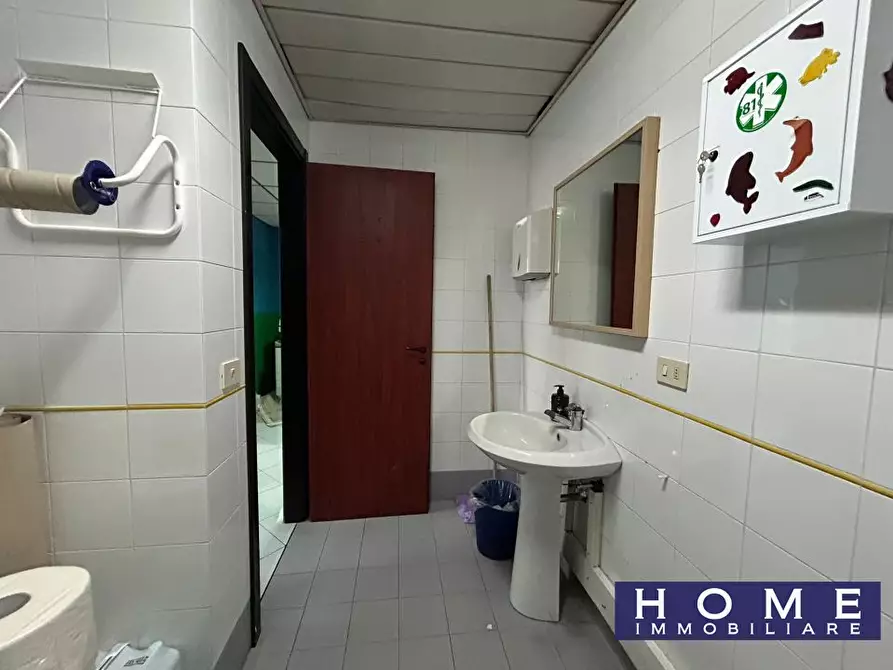 Immagine 2 di Ufficio in vendita  a Napoli