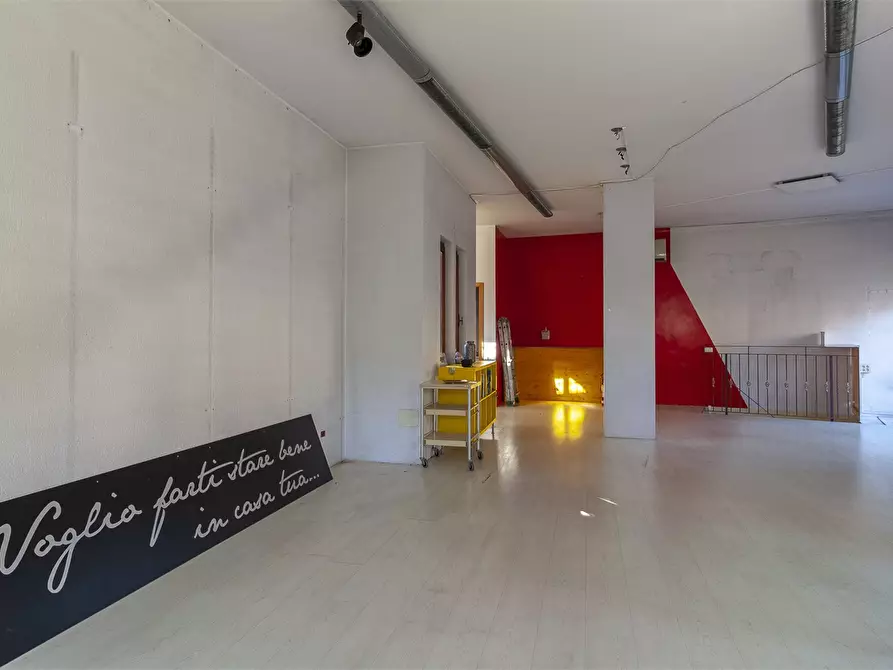 Immagine 6 di Negozio in vendita  1 a Mandello Del Lario