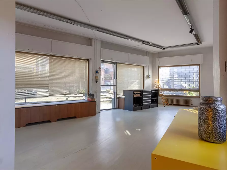 Immagine 4 di Negozio in vendita  1 a Mandello Del Lario