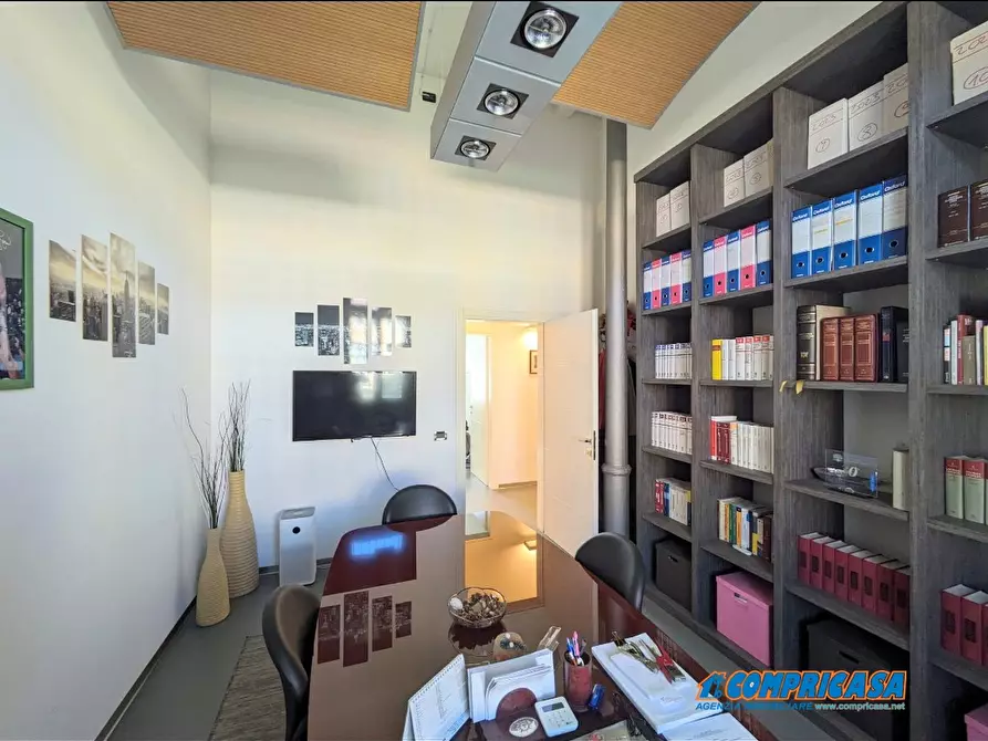 Immagine 4 di Ufficio in vendita  a Este