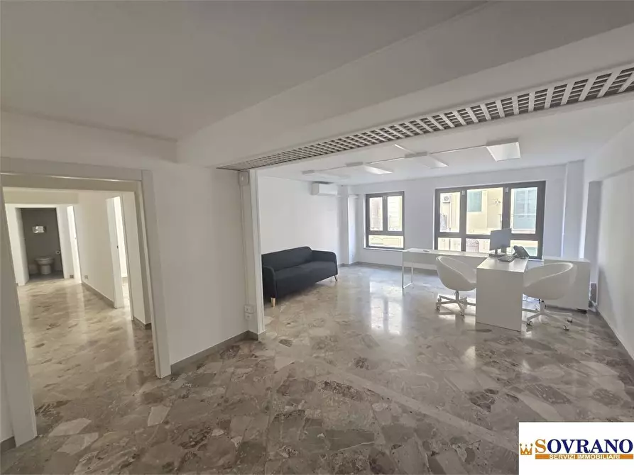 Immagine 4 di Ufficio in vendita  a Palermo