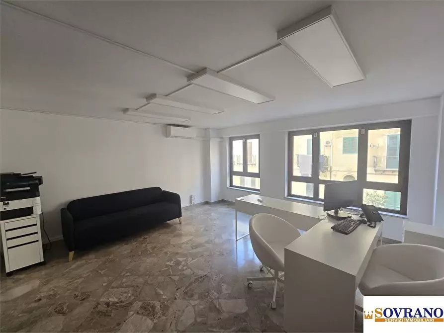 Immagine 3 di Ufficio in vendita  a Palermo