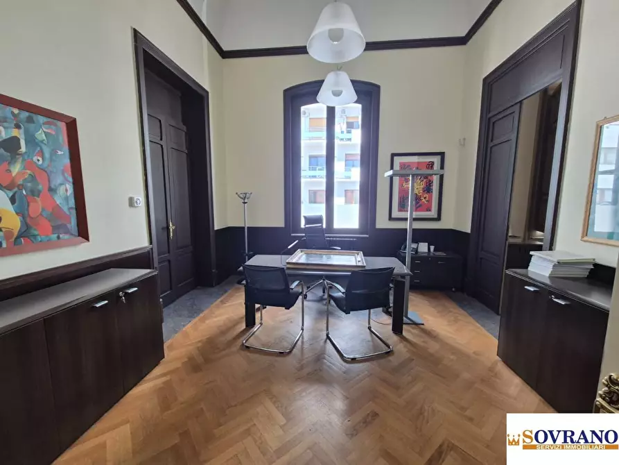 Immagine 6 di Ufficio in vendita  a Palermo